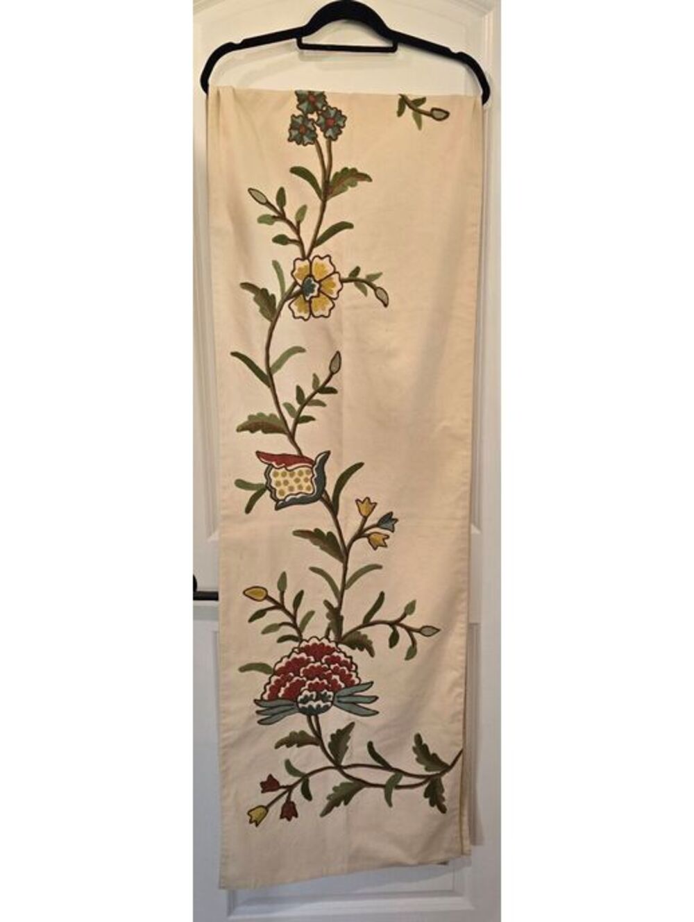 Pottery Barn Floral Vine Crewel Embroidered Table Runner White Cotton 18x108